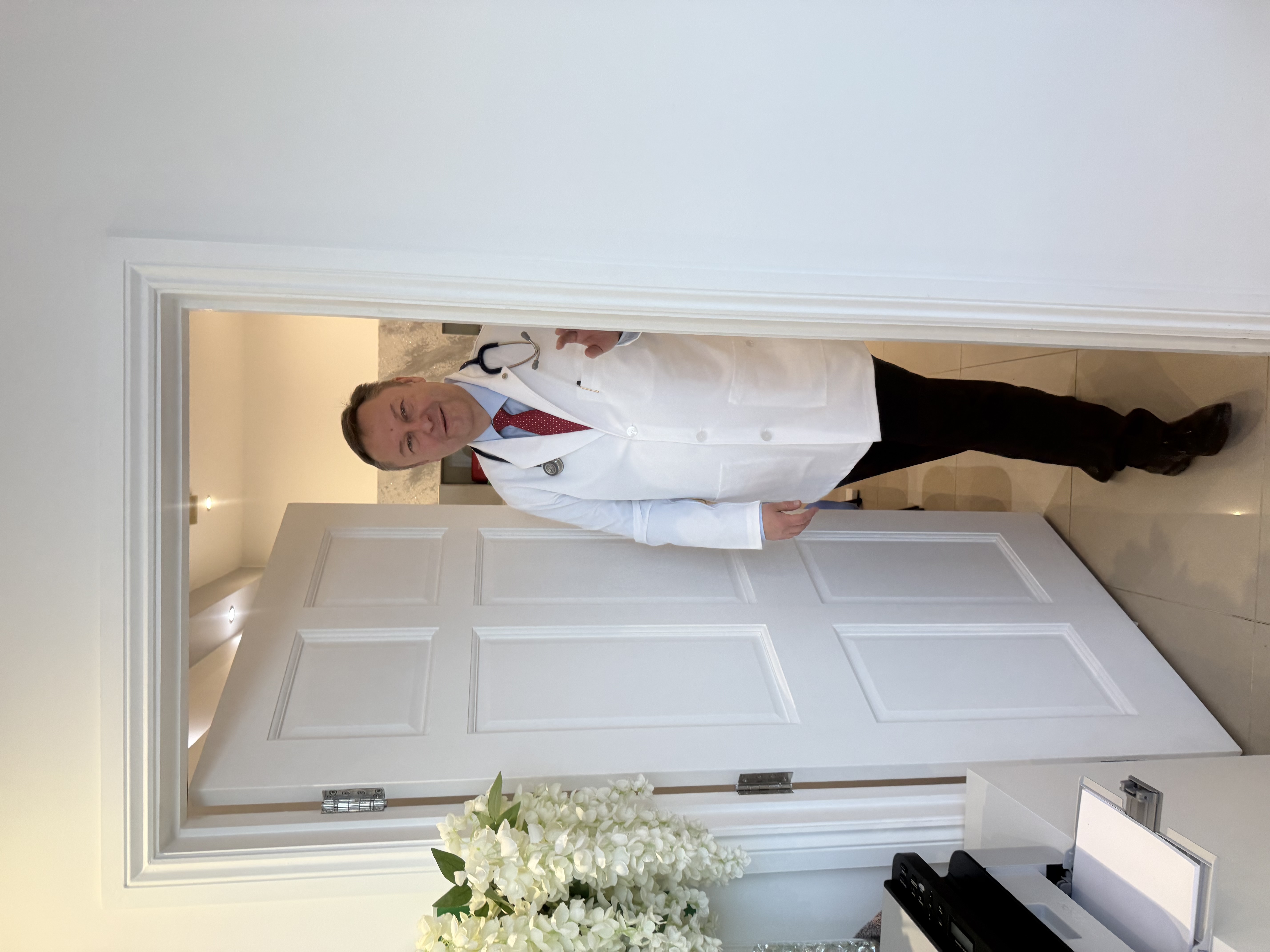 Dr  Tomasz Grela on duty